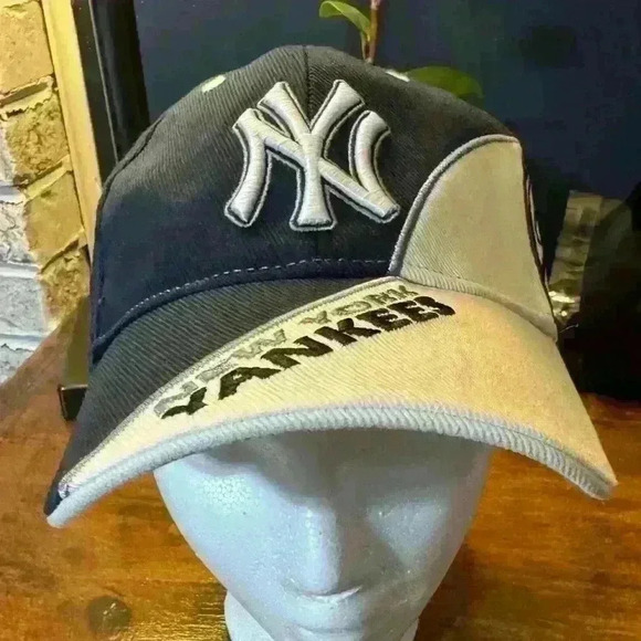 Vintage New York Yankees Strapback Hat Big Side Logo Color Block Fan Favorite - Picture 3 of 12